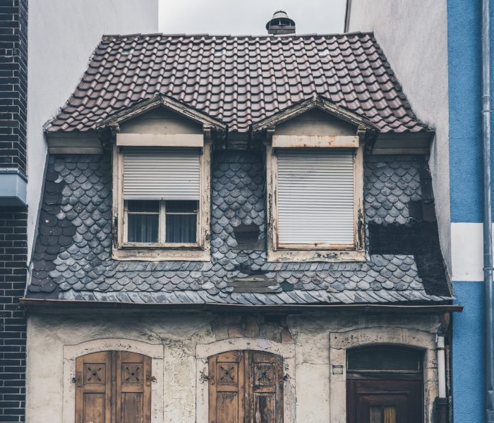 a-small-aged-and-old-house-between-two-modern-and-2026-01-11-10-10-28-utc a-small-aged-and-old-house-between-two-modern-and-2026-01-11-10-10-28-utc